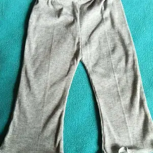 CELANA LEGING ANAK  CUTBRAY BAHAN RIB KNIT CELANA ANAK SANTAI, CELANA ANAK HARIAN,celana cutbray kriwil anak.