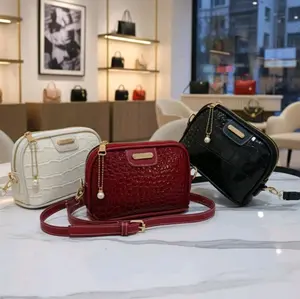 Lalastore1 Lory Bag Tas Selempang Wanita Mini Size 18x13x6 cm Bahan Croco Glosy Free Gantungan Mutiara Tas Bahu Wanita Elegan