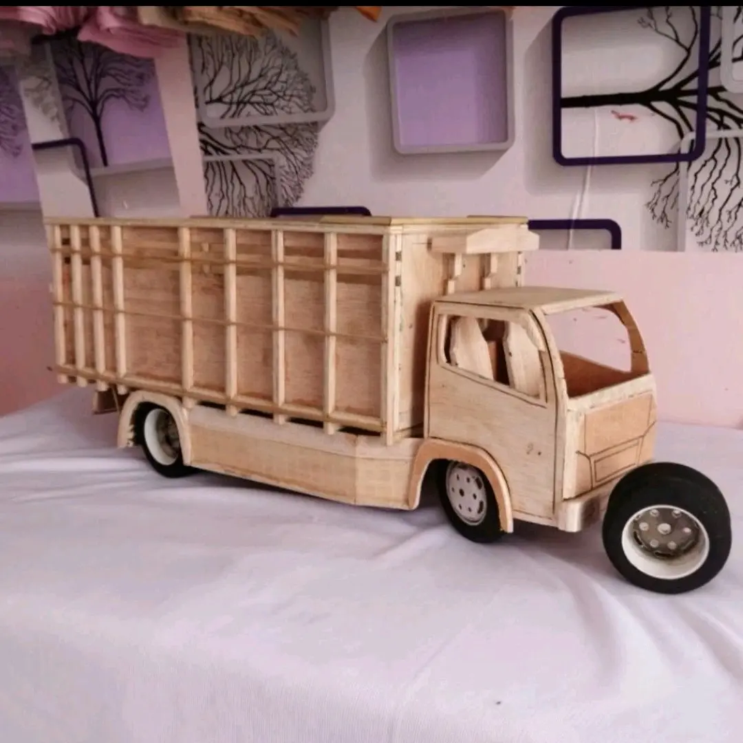 Miniatur truk oleng model cantter mentahan pintu buka ban bisa belok sudah ada tarikan siap oleng muat pasir Kayu
