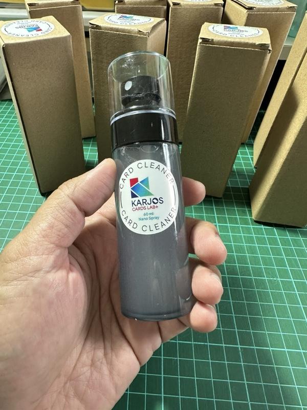 Pembersih Kartu TCG KARJOS Cards Lab+ Kemasan Baru Nano Spray 60 ml (bonus 20 ml) – Perawatan Permukaan Kartu Pokémon, Yugioh, One Piece, Koleksi kartu TCG