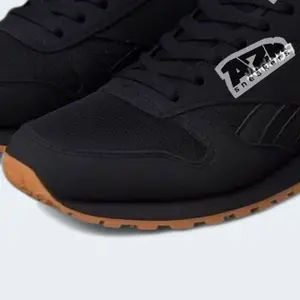 Sepatu Olahraga Pria Berkualitas Tinggi (free tali + kaos kaki)