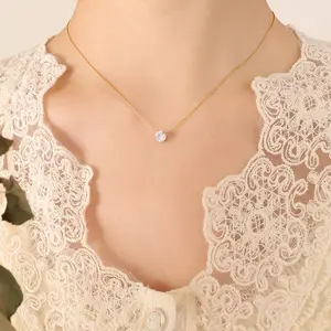 Kalung titanium anti karat berlian tunggal yang sederhana dan modis untuk wanita cocok untuk dipakai sehari-hari sebagai hadiah pasangan Elegan