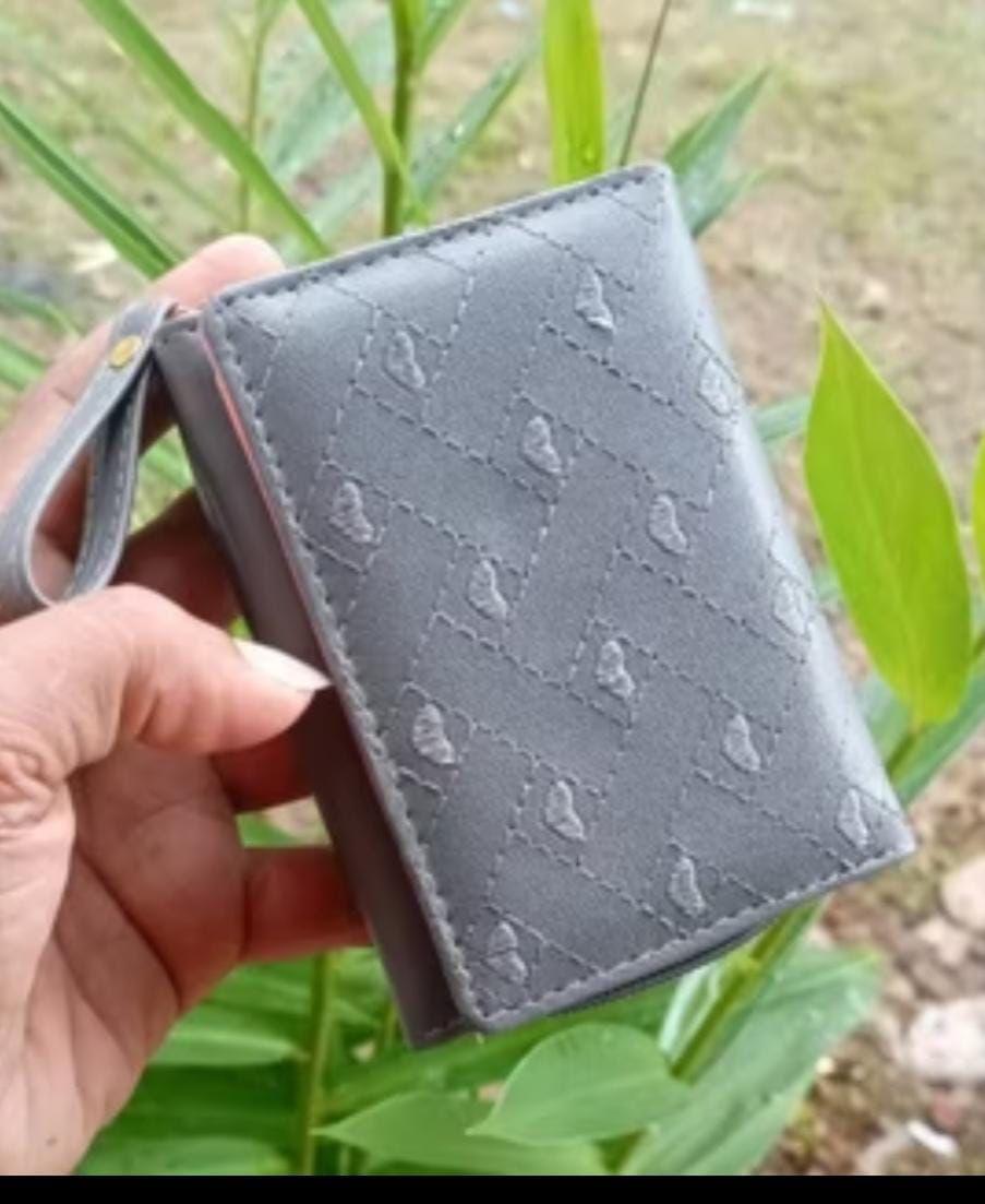 Dompet Mini Aurora Impor untuk Wanita dengan 5 Slot Kartu Tempat Uang Kertas Koin Desain Elegan Praktis dan Fungsional dari Kulit Sintetis Tahan Lama Dompet Mini Aurora Impor untuk Wanita dengan 5 Slot Kartu Tempat Uang Kertas Koin Desain Elegan Praktis dan Fungsional dari Kulit Sintetis Tahan Lama
