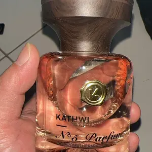 KATHWI Mountain Forest Car Fragrance, No. 5, White Tea, Qud Wood Balm, aroma tahan lama dan menyenangkan, pengharum mobil mewah terbaru 180g