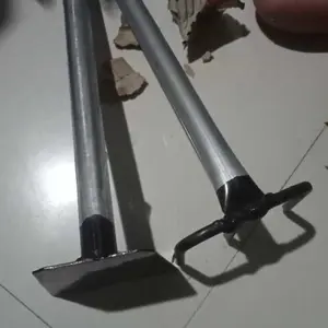 cangkul / garuk gagang kayu dan gagang pipa besi