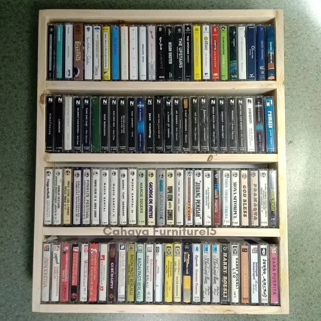 Rak tempat kaset pita kayu koleksi