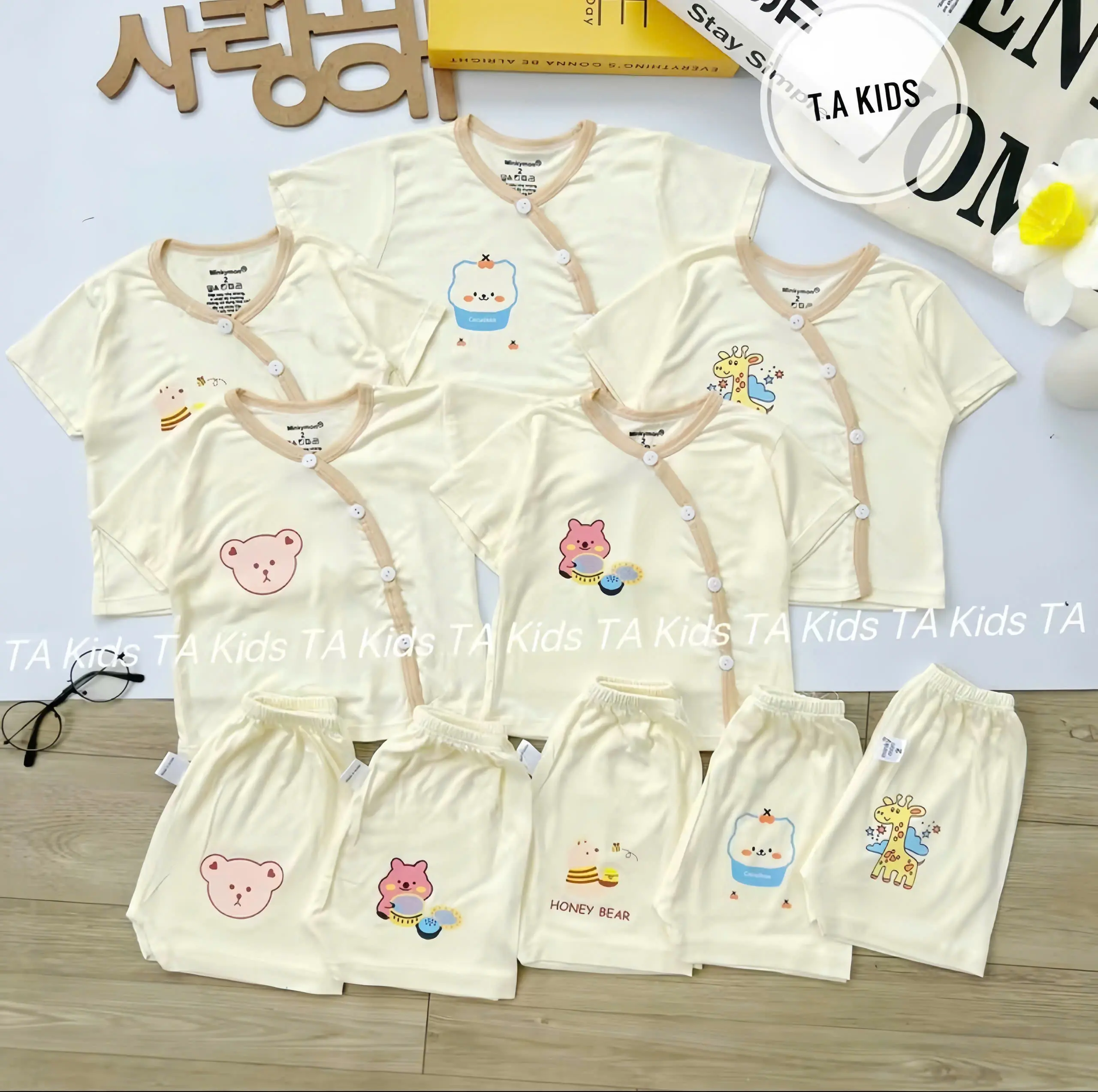 combo 4 bộ cộc tay khuy chéo vải thun lạnh mát mềm mịn cho bé sơ sinh (0-9 tháng) màu kem dễ thương