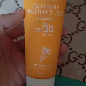 [BUY 1 GET FREE GIFT] Madame Gie Protect Me Sunscreen SPF 30 PA +++ 50ml With Calendula - Skincare Sunblock
