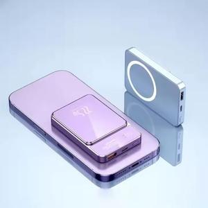 10000mAh ワイヤレス充電器・モバイルバッテリー（LEDディスプレイ搭載）、iPhone 15／14／13／12 Pro／mini／Pro Max対応のポータブル磁気式モバイルバッテリー