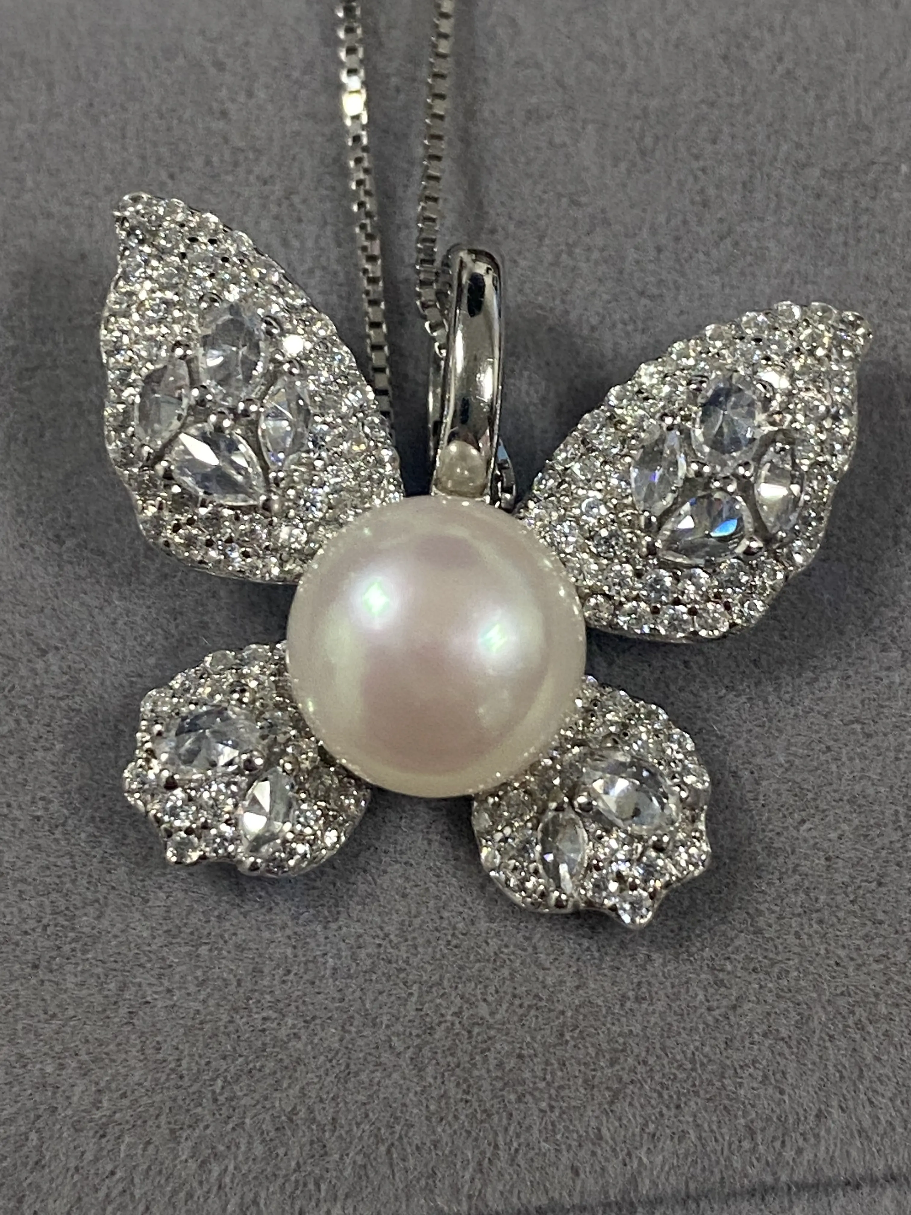 Butterfly natural Pearl Stud earrings 7-8 Elegant temperament stud earrings classic match