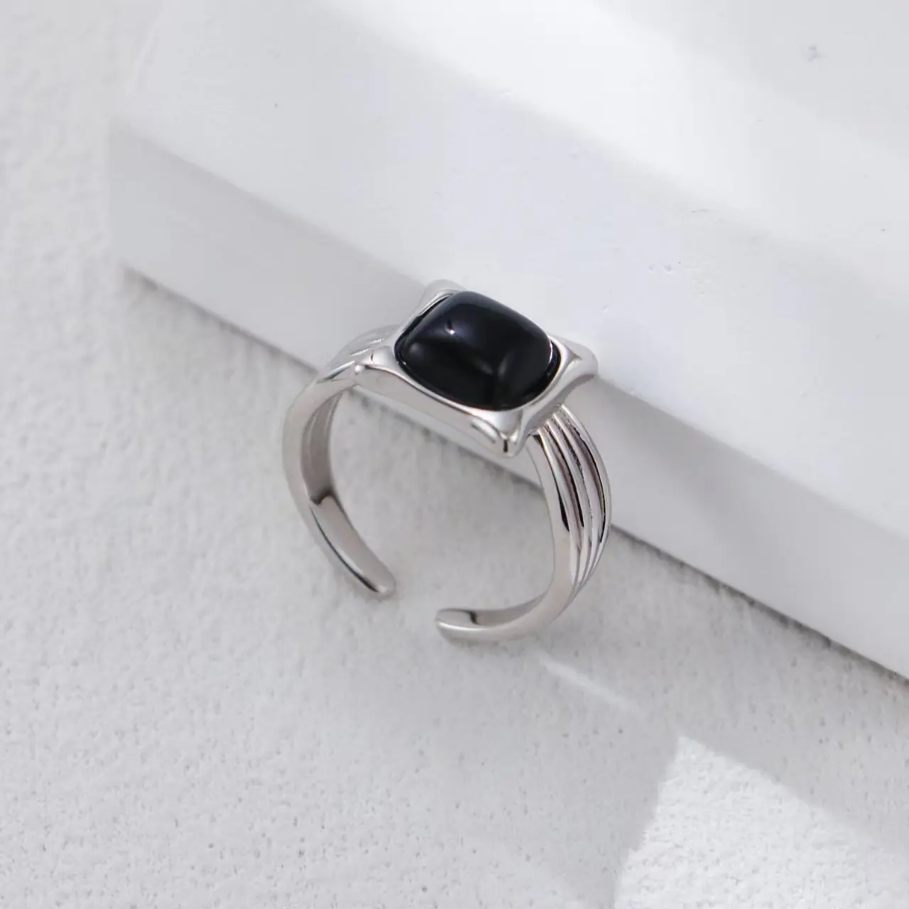 S925 silver, white gold black agate ring, young and fashionable