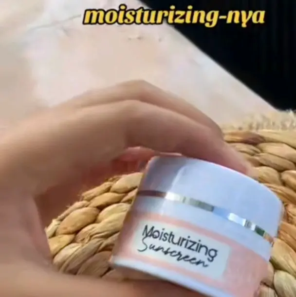 CREAM BYZOE GLOW MOISTURIZING SUUNCREEN PINK