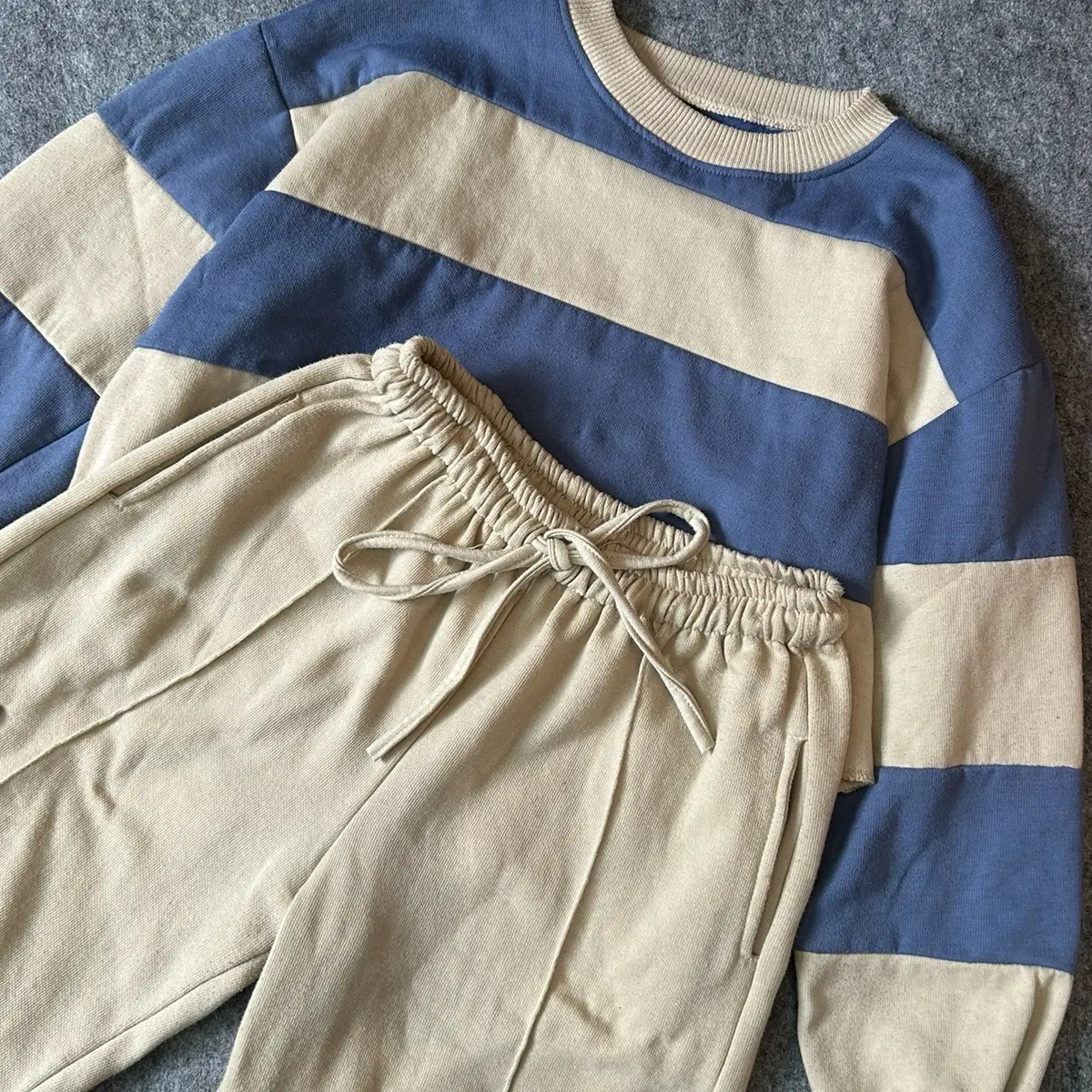 ONESET STRIPE CROOPE SWEATER & JOOY CARGO SWEETPANTS WANITA