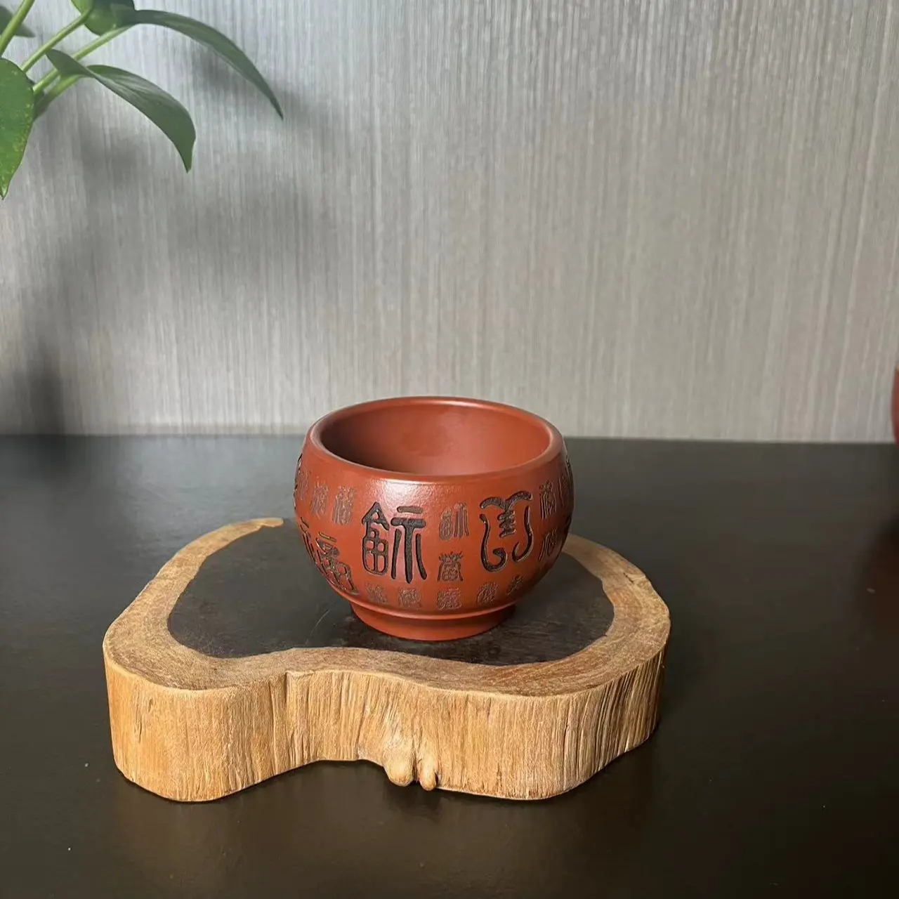 NO.041This pot is made of Yixing raw purple clay.
