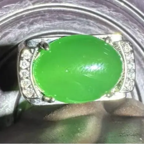 Full green men's chalcedony cabochon ring