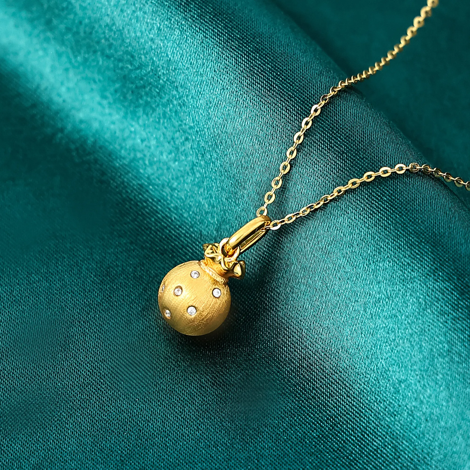 Cloud Jewelry 18K Gold Lucky Bag Pendant - Exquisite Design