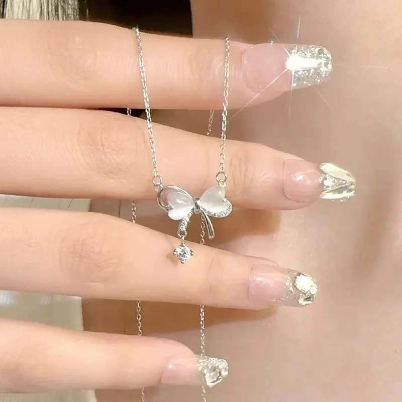 Kalung Rumbai Busur korean style Necklace Wanita aesthetic Berlian liontin titanium emas putih kecil