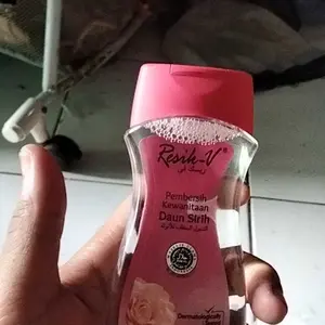 Pembersih Kewanitaan Resik-V Daun Sirih 90 ml dengan varian aroma