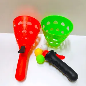 Cath Ball Game Mainan Tangkap Menangkap Bola dengan 2 Wadah Warna Merah dan Hijau Cocok untuk Anak-anak