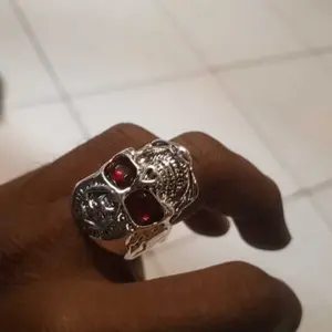 Liui Cincin Bentuk Tengkorak Fashion Trendi Bertahtakan Batu Vintage Ruby untuk Pria Alloy Material No.7 No.8 No.9 Size U.S. Diameter Circumference Gift Idea Halloween Birthday  Men  Ring