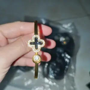 SC - Gelang Fashion Wanita Motif Semanggi Cantik Gelang Cantik