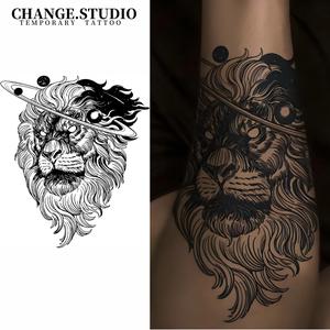 รอยสักชั่วคราว ดีไซน์รอยสักสิงโต กันน้ำและทนต่อการสึกหรอ ติดทนนาน 15 วัน สติ๊กเกอร์รอยสัก