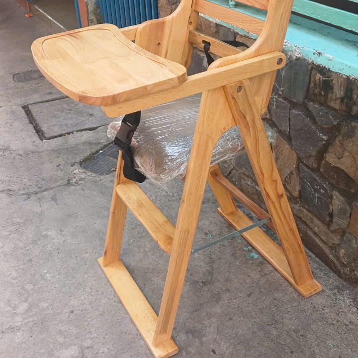 Ghế ăn bột cho em bé  sâu 48 ngang 50 cao 82 cm,  gỗ cao su đẹp, bền chịu nước,  không thấm bề mặt, đã qua xử lý, bền xếp gọn, dễ di dời.