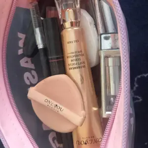 Wahsbag Tas Kosmetik WASHBAG Toiletry- Pouch Make-Up Travel Transparan Waterproof Tas Sabun Peralatan Mandi Travel dengan Desain Transparan dan Tahan Air