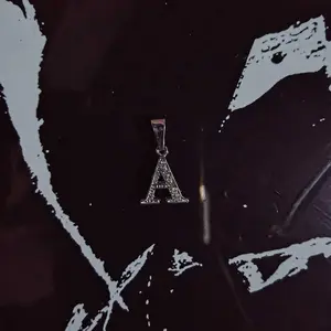 LIONTIN HURUF ALFABET A SAMPAI Z TERLENGKAP Aksesoris Kalung Putih