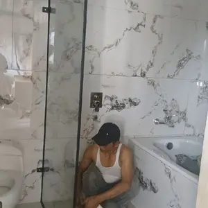 sekat kamar mandi 10mm tempered
