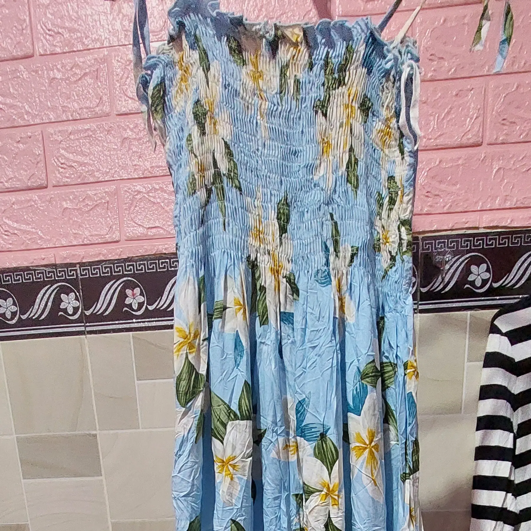 Cek out live dress