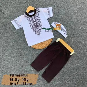 Nanaku Baby - Setelan Baju Koko Bayi Spesial Ramadhan Kaos Oblong Kancing Pundak Free Peci Usia 3-12 Bulan