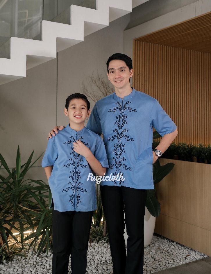 Ruzicloth - Koko Couple Ayah dan Anak Laki-Laki Lengan Pendek Katun Toyobo Premium Mahogany Motif Bordir Limited Baju Pria Bordir Kemeja Koko Lebaran 2026 Raya Series Dewasa Muslim Modern Fit Pakaian Muslim