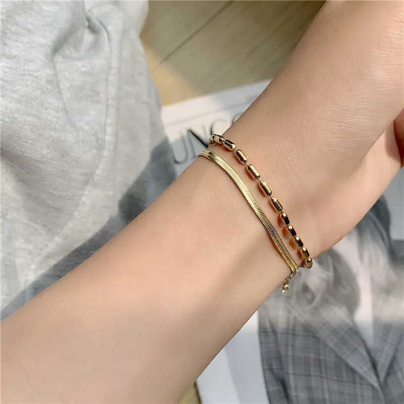 Gelang titanium anti karat lapis ganda sederhana untuk wanita cocok untuk dipakai sehari-hari