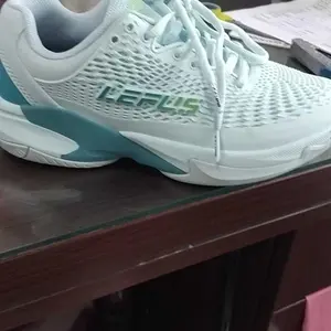 Sepatu tenis baru bernapas nyaman tahan aus anti-slip lembut bernapas pria dan wanita