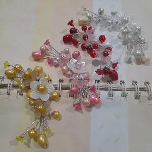 Bros Hijab untuk Dipakai Segala Acara8 Kondangan Wisuda dengan Desain Bunga dan Mutiara Warna Cerah