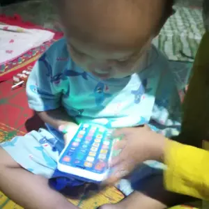 【Halo】HP Mainan Edukasi Anak 45 Tombol Modus dengan Lampu Warna-warni dan Musik Bisa Belajar Huruf, Angka, Bahasa Inggris, Cerita & Lagu