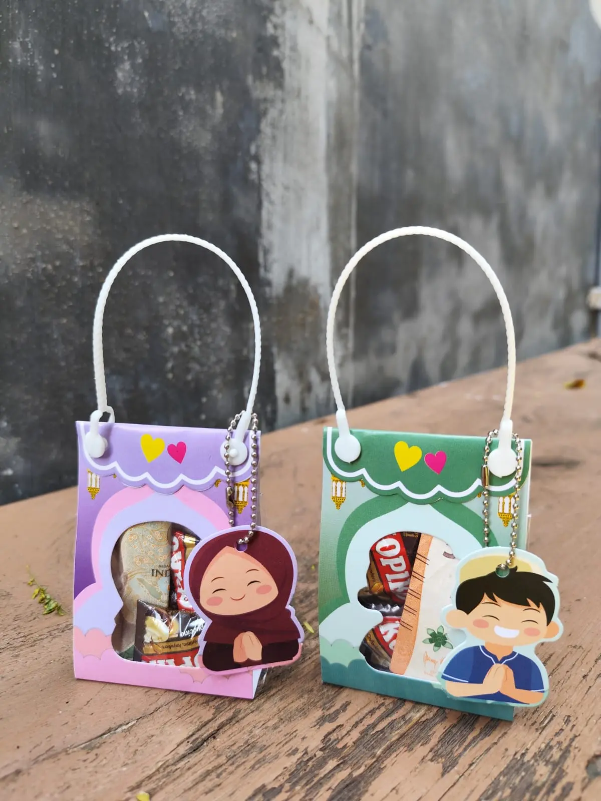 10 PAKET HAMPERS MINI LEBARAN MOTIF KARTUN MUSLIM 2025 BUNGKUS PERMEN DAN UANG