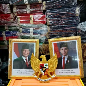 1 set figura bingkai foto presiden dan patung garuda pancasila