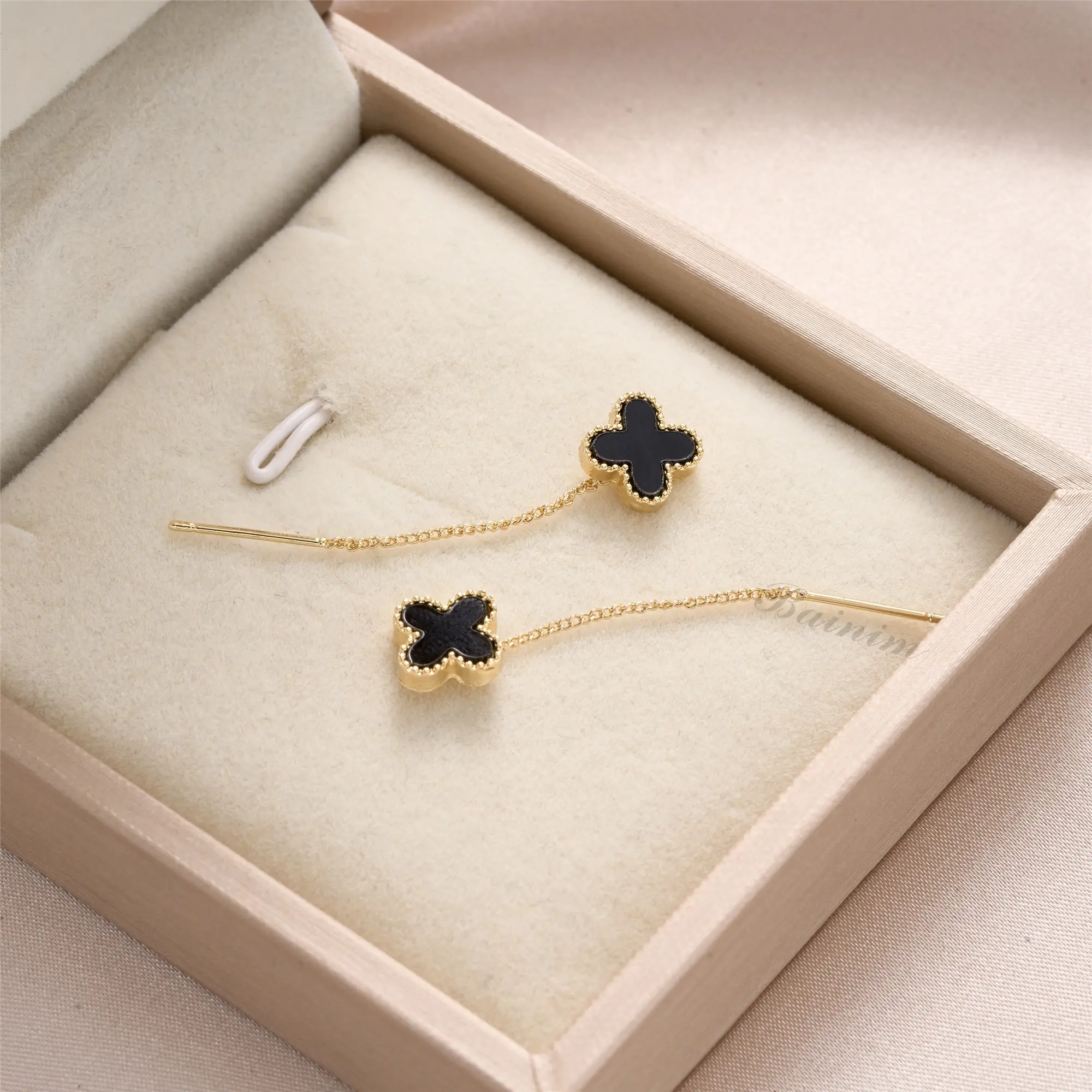 S925Fashionable women’s earring trends that are elegant and versatile to wear