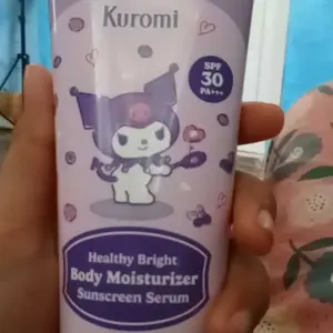 Sevendays Healthy Bright Body Moisturizer Sunscreen Serum 100ml ( Cinnamoroll, Hellokitty, Kuromi + keychain )