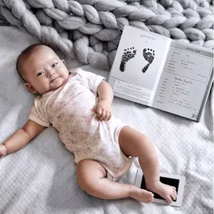 Hugme mom Clean Inkcard hand and foot print- cap tangan dan kaki bayi